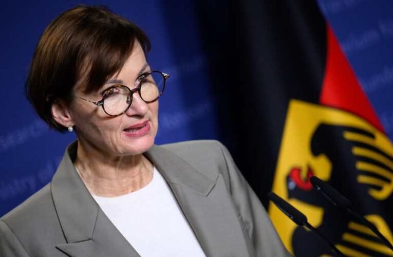 Német oktatási miniszter: A német gyerekeknek „fel kell készülniük a háborúra”