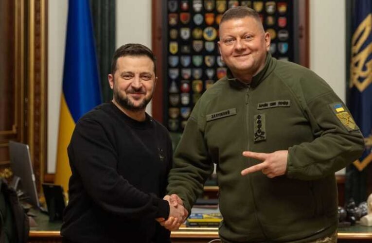 Londoni nagykövetet csinált volt főparancsnokából Zelenszkij