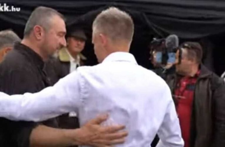 A dollárbaloldal kulcsemberét ölelgette a tüntetése után Magyar Péter