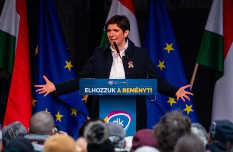 Dobrev Klára előre hozott választással kampányol, hogy lekörözze Magyar Pétert
