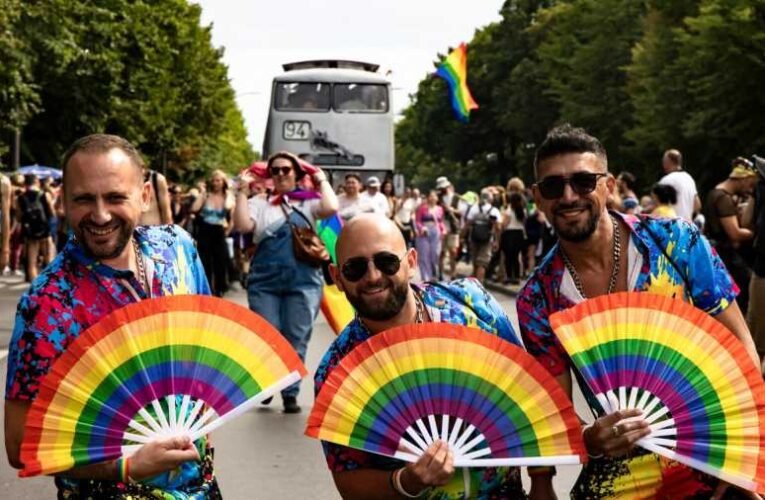 Bayer Zsolt: Szembeszállni a sátánnal