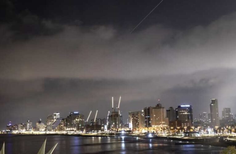 Izraeli támadás Irán ellen – működésbe lépett az iráni légvédelem, robbanások történtek Iszfahán városánál