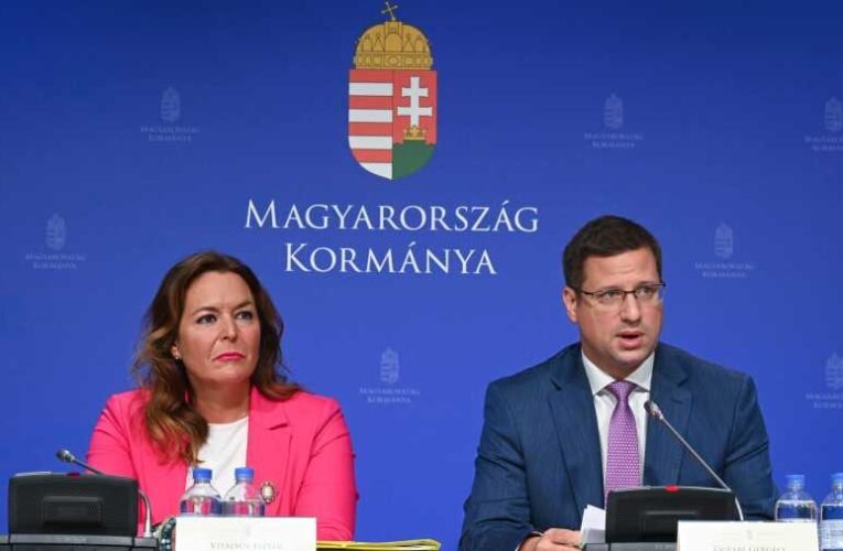 Gulyás Gergely: a magyar kormány továbbra is békepárti