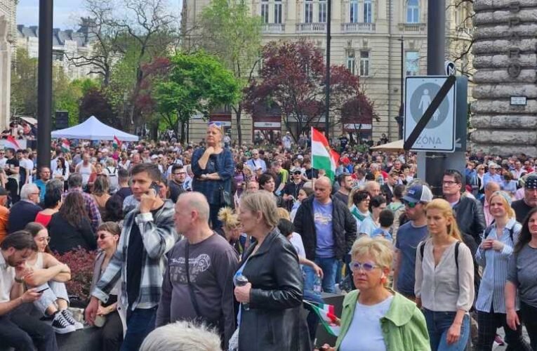 Közel sem volt tele a Kossuth tér, 50 ezres tömegről sem lehet beszélni
