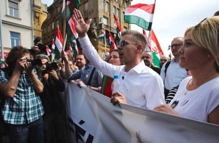 Sikkasztás és hűtlen kezelés miatt jelentették fel Magyar Péteréket