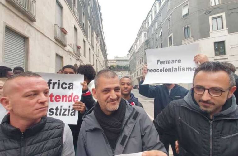 „Szabad Afrikát” – tüntetés Milánóban Franciaország neokolonialista politikája miatt (videó)