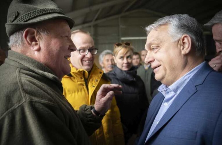 Orbán Viktor elindította vidéki kampánykörútját