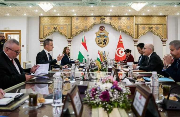 Szijjártó Péter: Brüsszelnek a migránsszállító NGO-k helyett a parti őrségek fejlesztését kellene finanszíroznia Észak-Afrikában