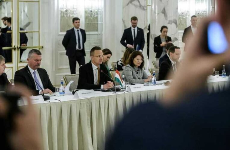 Szijjártó Péter: történelem során először megindult a földgázszállítás Magyarországra Azerbajdzsánból