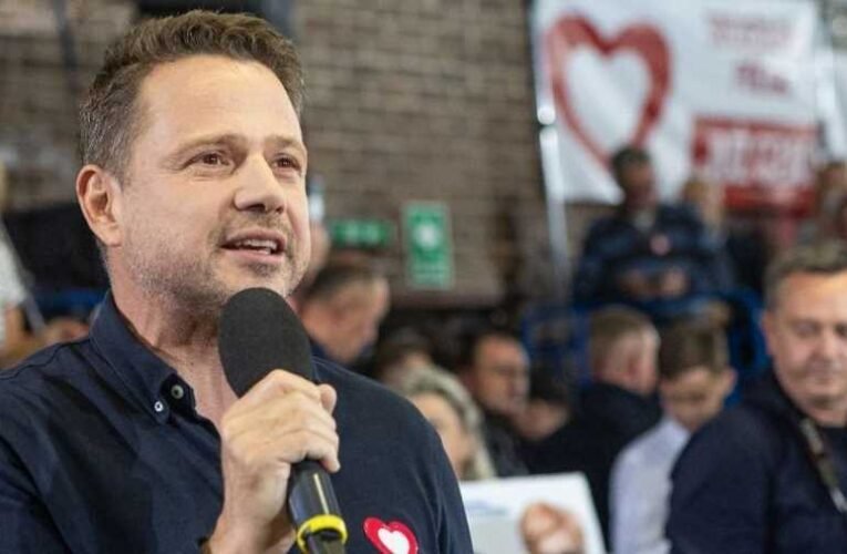 Varsó baloldali polgármestere betiltotta a kereszteket, de a transzneműeknek kedvez