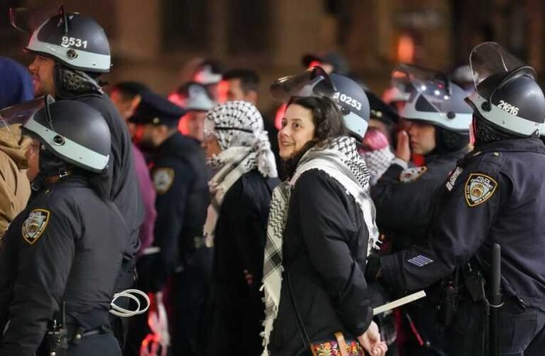 New Yorkban a rohamrendőrség betört a Columbia Egyetem tüntetők által elfoglalt főépületébe