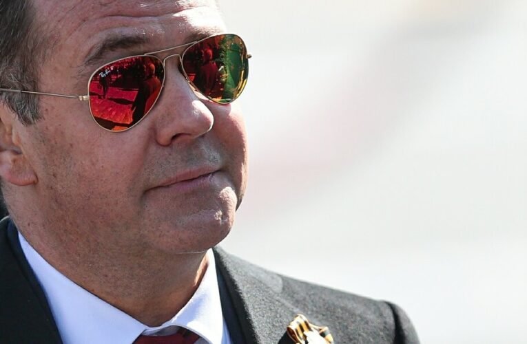 Medvegyev sürgeti Európát, hogy higgassza le az „amerikai ételtől megfosztott náci korcsot”