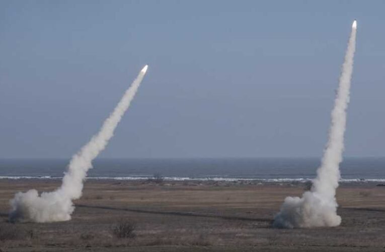 Politico: Biden „titokban” engedélyezte Ukrajnának, hogy mélységi csapásokat indítson Oroszország ellen