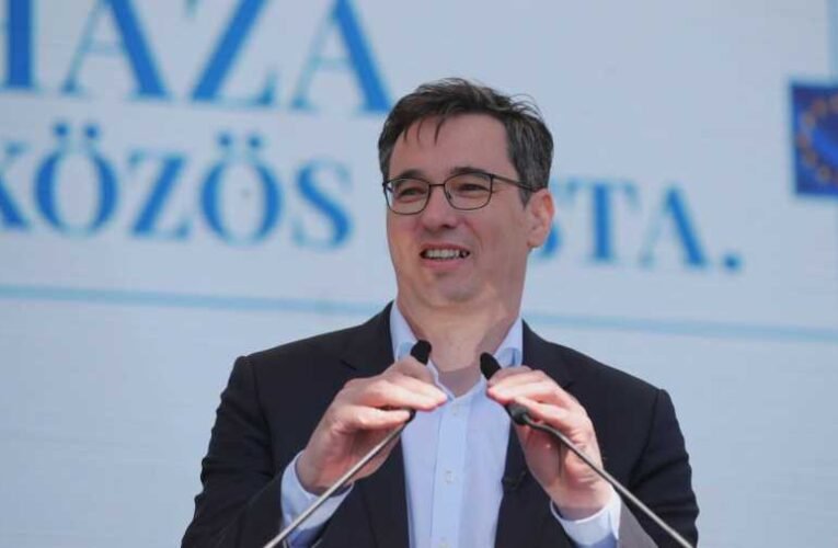 Más tollával ékeskedik Karácsony Gergely