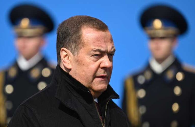 Medvegyev: Oroszország a „fasizmus reinkarnációja” ellen harcol