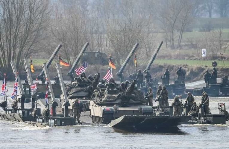 Kreml: A NATO közvetlenül részt vesz az ukrajnai konfliktusban