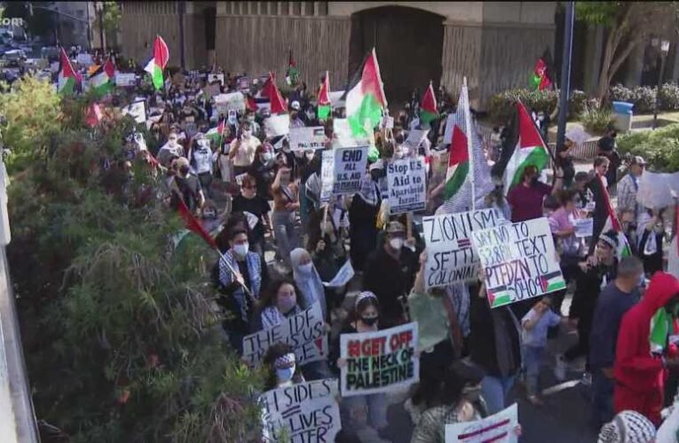 San Diego egyetemén a tüntetők eltávolították a rendőrségi kordonokat