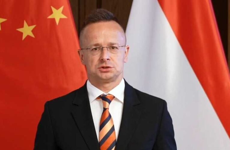 Szijjártó Péter szerint történelmi látogatáshoz méltó eredményeket hozott a magyar-kínai csúcstalálkozó