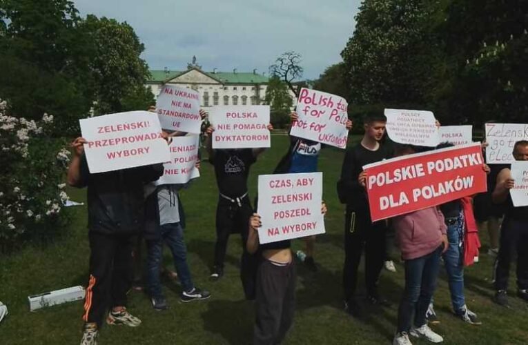 Zelenszkij rezsimje ellen tüntettek Varsóban (videó)