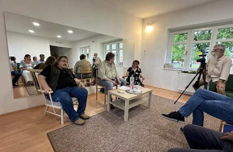 Hatvanhat év történelem, Fóton – Egy könyvbemutatóról röviden