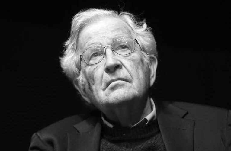 Meghalt Noam Chomsky