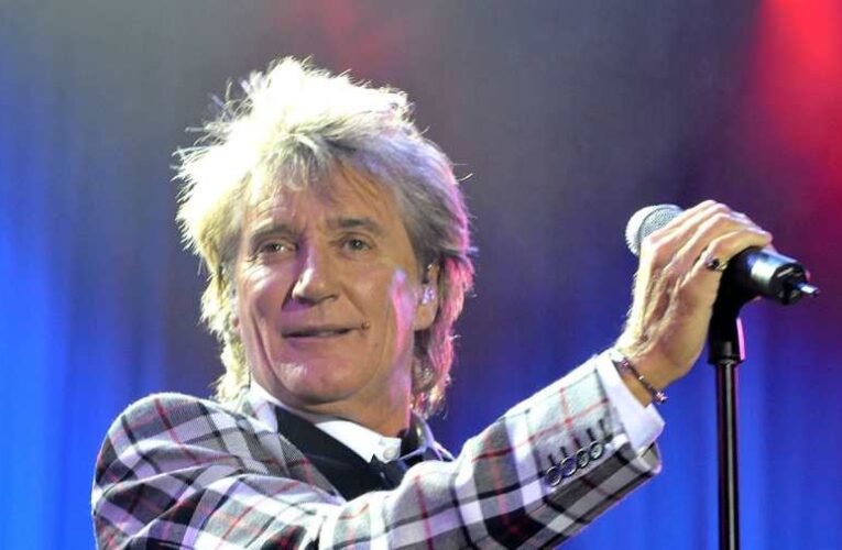Rod Stewart budapesti koncertjén is kifütyülték a Zelenszkij installációt