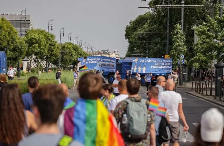 Az aberráltak vonulása ellen tiltakozott a csendes többség a szombati Pride-on (videó)