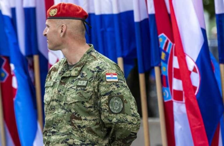 Horvátország bevezeti a sorkatonai szolgálatot