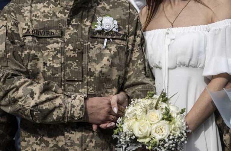 Ukrajnában már házasodni sem lehet