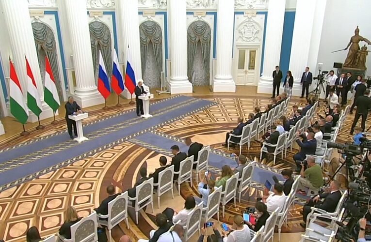 Orbán Viktor és Vlagyimir Putyin közös sajtótájékoztatót tartott (teljes videó magyarul is)