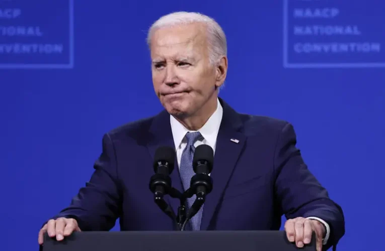 Az amerikai demokraták elhalasztják Biden jelölését