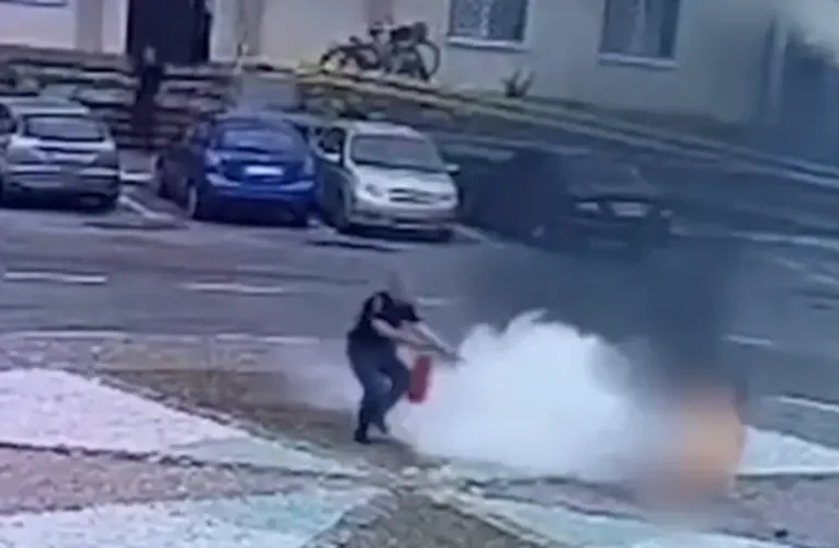 Kijev környékén felgyújtotta magát egy ukrán nő, férje „mozgósítása” miatt (videó 18+)