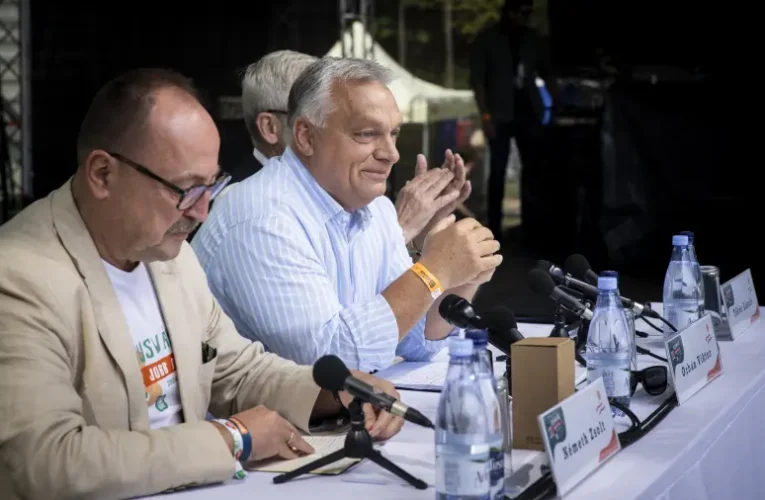 Orbán Viktor Tusnádfürdőn: Az idő a békepolitika oldalán áll