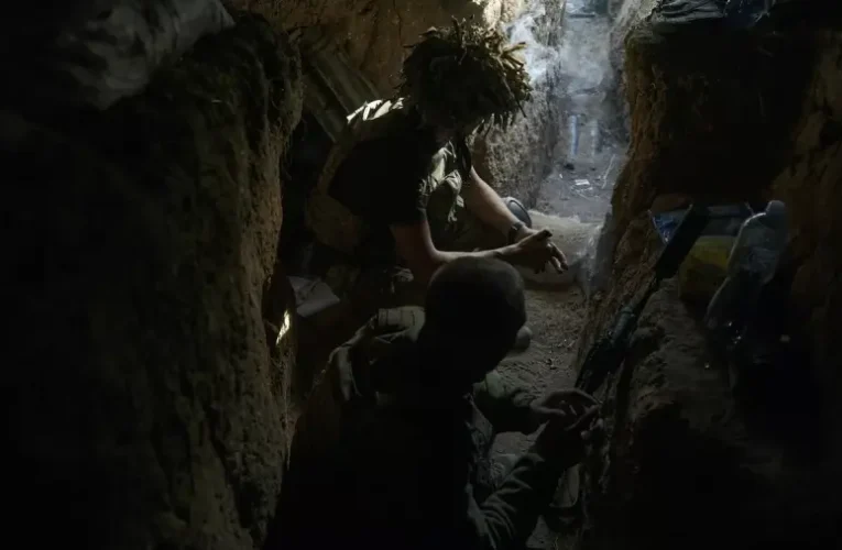 Már egymást lövik a fronton az ukránok