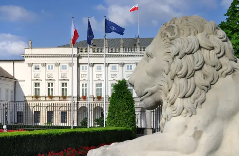 Lengyel javaslat: Magyarország lépjen ki a NATO-ból és az EU-ból