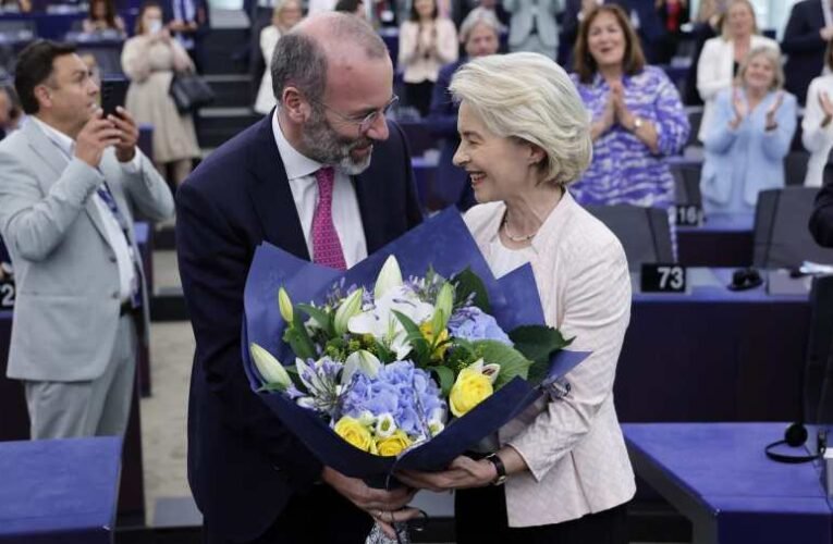 Újraválasztották Ursula von der Leyent az Európai Bizottság elnökének