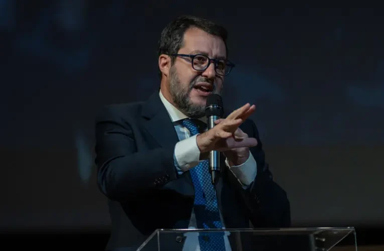 Matteo Salvini: Zelenszkijnek választania kell, vereség vagy totális megsemmisülés