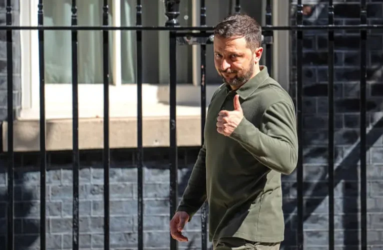 Zelenszkij menesztette a légierő parancsnokát