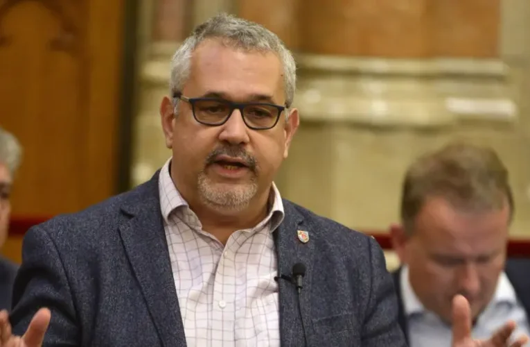 A határon túli egyéni választókerületek létrehozása ellen gyűjt aláírásokat a DK