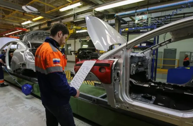 A visszavásárlási opció ellenére sem térhetnek vissza a nyugati autógyárak Oroszországba