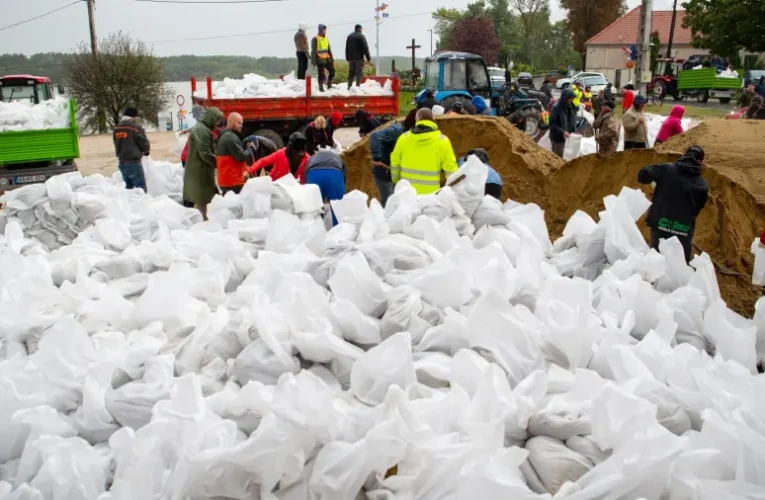 Kritikus napok jönnek, a vártnál is nagyobb lehet az árhullám (videó)