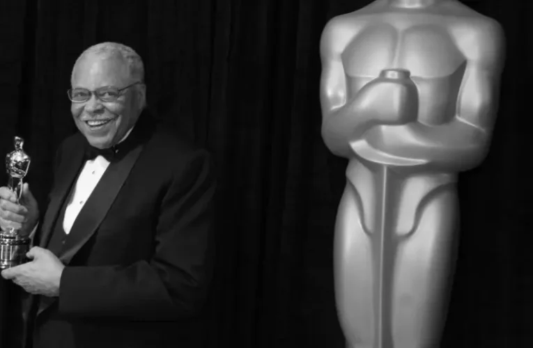 Elhunyt Darth Vader hangja, James Earl Jones