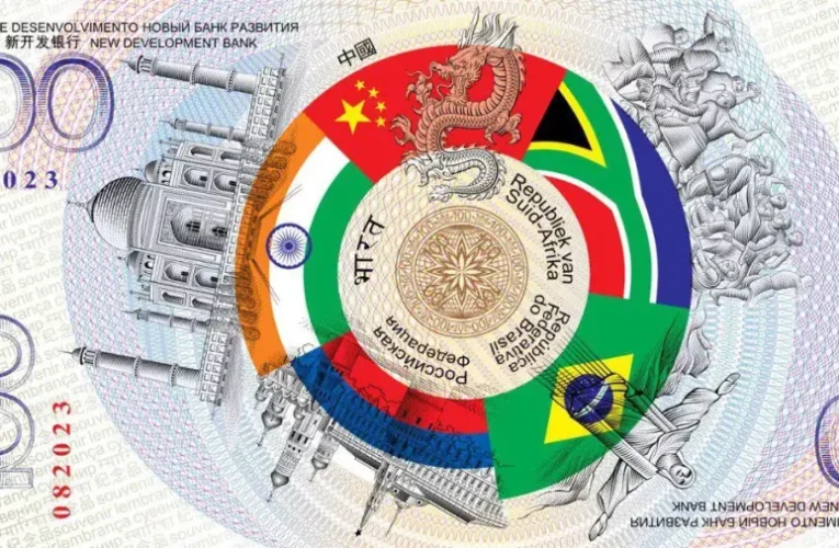 Egy 100 BRICS-es bankjegyet kapott Putyin Kazanyban