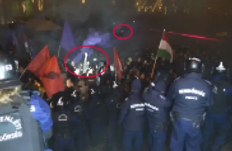 Fekete-Győr gyorsan áldozati pózba vágta magát – bárcsak olyan bátor lenne most, mint mikor a rendőröket dobálta