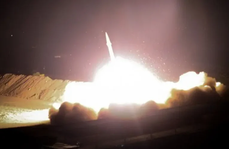 Izraeli rakéták célba vették az orosz haditengerészeti támaszponttal rendelkező szíriai kikötővárost, miközben egyre nő a globális háborútól való félelem