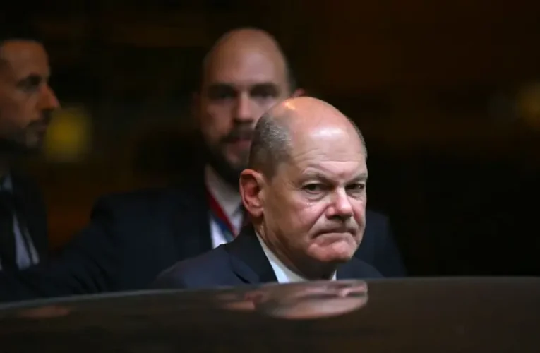 Szívszorító – élő adásban nyitotta fel egy gyászoló édesapa Olaf Scholz szemét a migránsbűnözésről