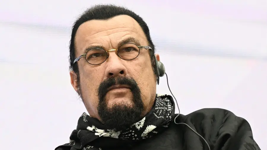 Kiemelt képen: Steven Seagal, az orosz külügyminisztérium orosz-amerikai humanitárius kapcsolatokért felelős különleges nagykövete / Fotó: Ilja Pitaljov / Szputnyik