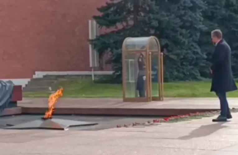 A szlovák EP-képviselő Oroszországba látogatott, hogy „bocsánatot kérjen a nyugati russzofóbiáért”