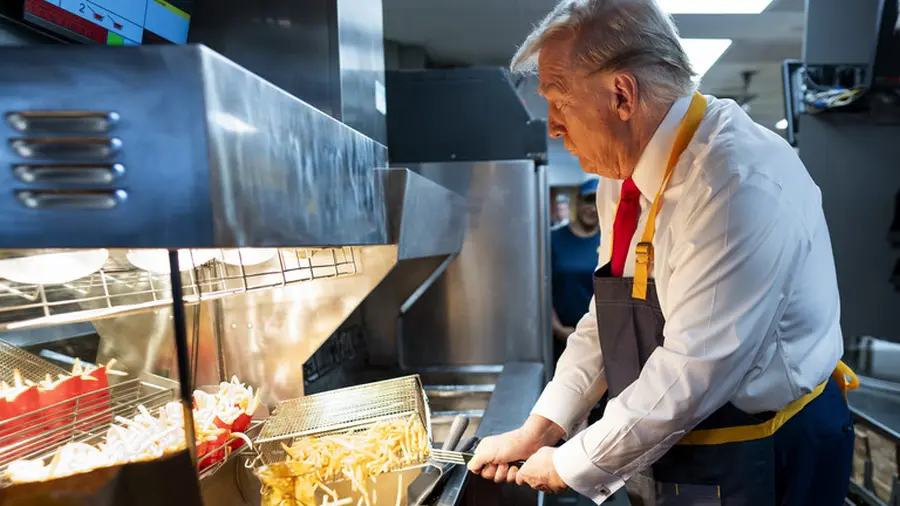 Kiemelt képen: Donald Trump volt amerikai elnök egy McDonald's-ban tett látogatása során Feasterville-Trevose-ban, Pennsylvaniában, 2024. október 20-án. © Doug Mills / Getty Images