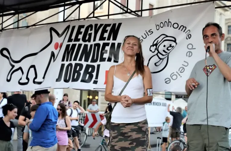 A kutyapárt átvette Hegyvidéket, első dolguk volt megemelni a saját fizetésüket